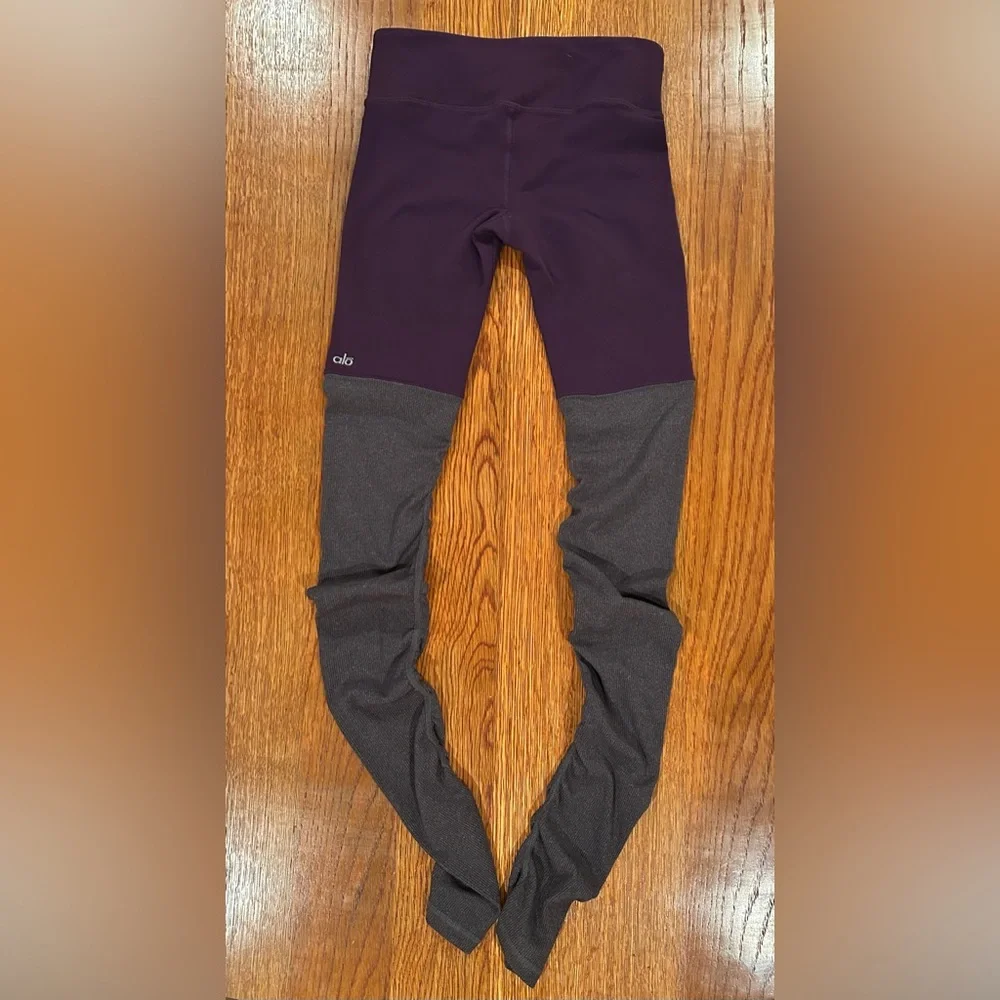Alo Yoga Goddess Leggings – Purple/Charcoal – Fits Like Small